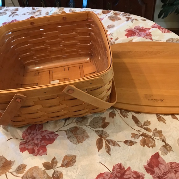 Longaberger Basket with lid, liner, and riser - Picture 2 of 5